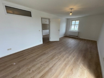 Schöne renovierte 2-Zimmer-Wohnung zu vermieten, 16816 Neuruppin, Etagenwohnung